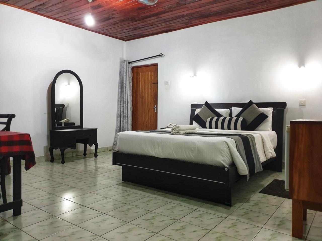 Saji-Sami Hotel Anurâdhapura Extérieur photo